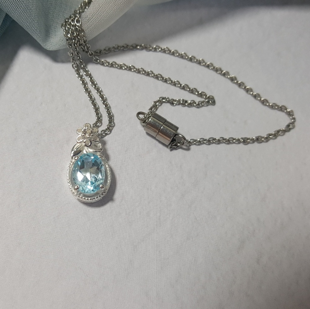 Sky Blue Topaz Pendant - Picture 4 of 6